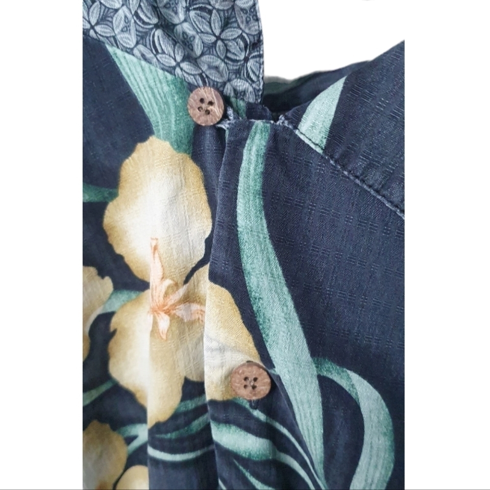 TOMMY BAHAMA 100% Silk Soft Button Up Shirt Black With Floral Pattern Men Size L - Picture 2 of 9